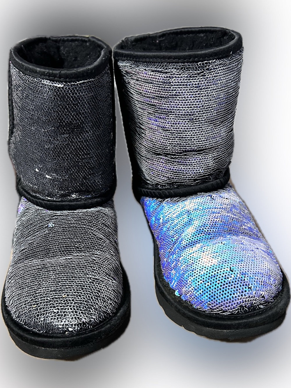 UGG CLASSIC II SEQUIN